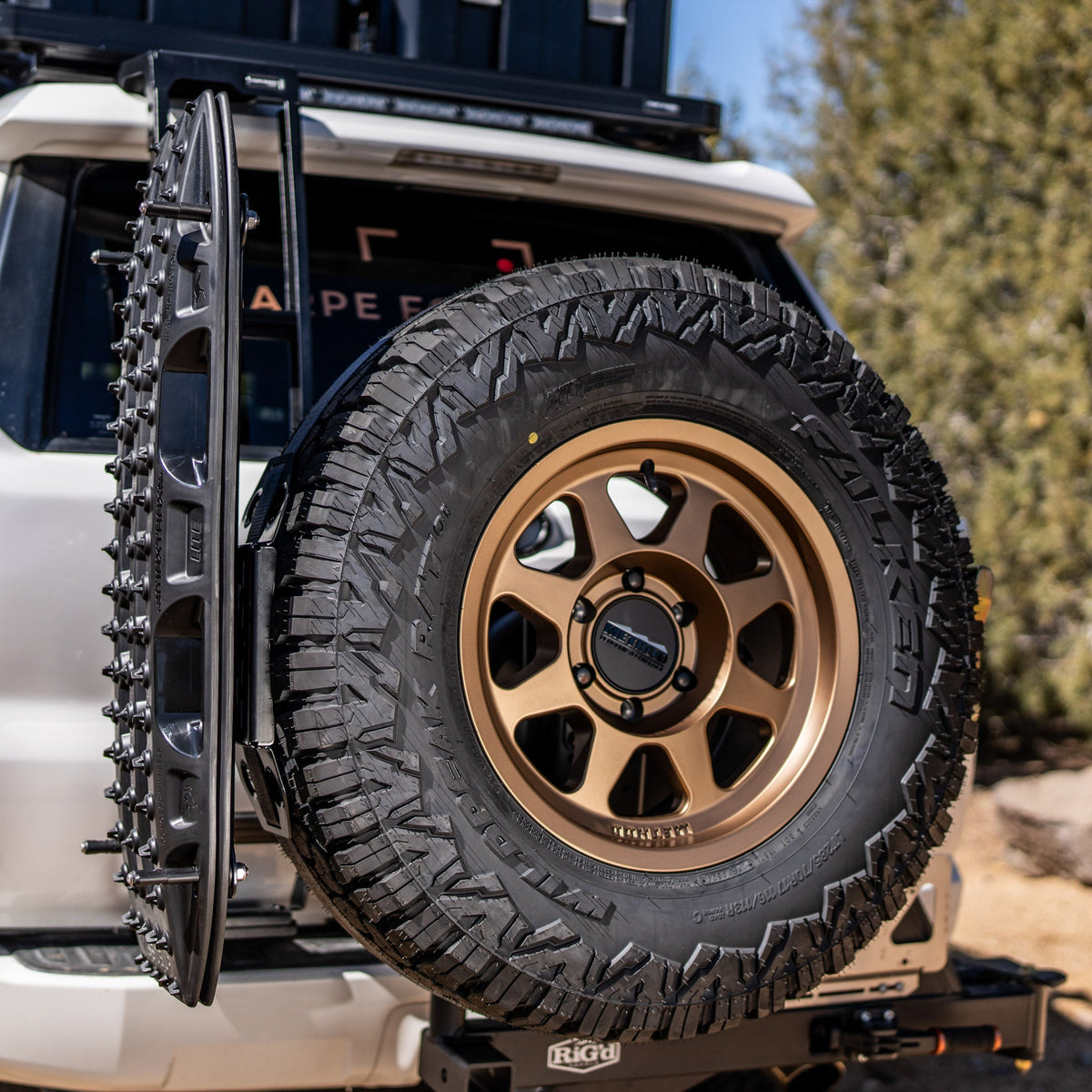 Overland Kitted Spare Tire Mount for MAXTRAX LITE Recovery Boards